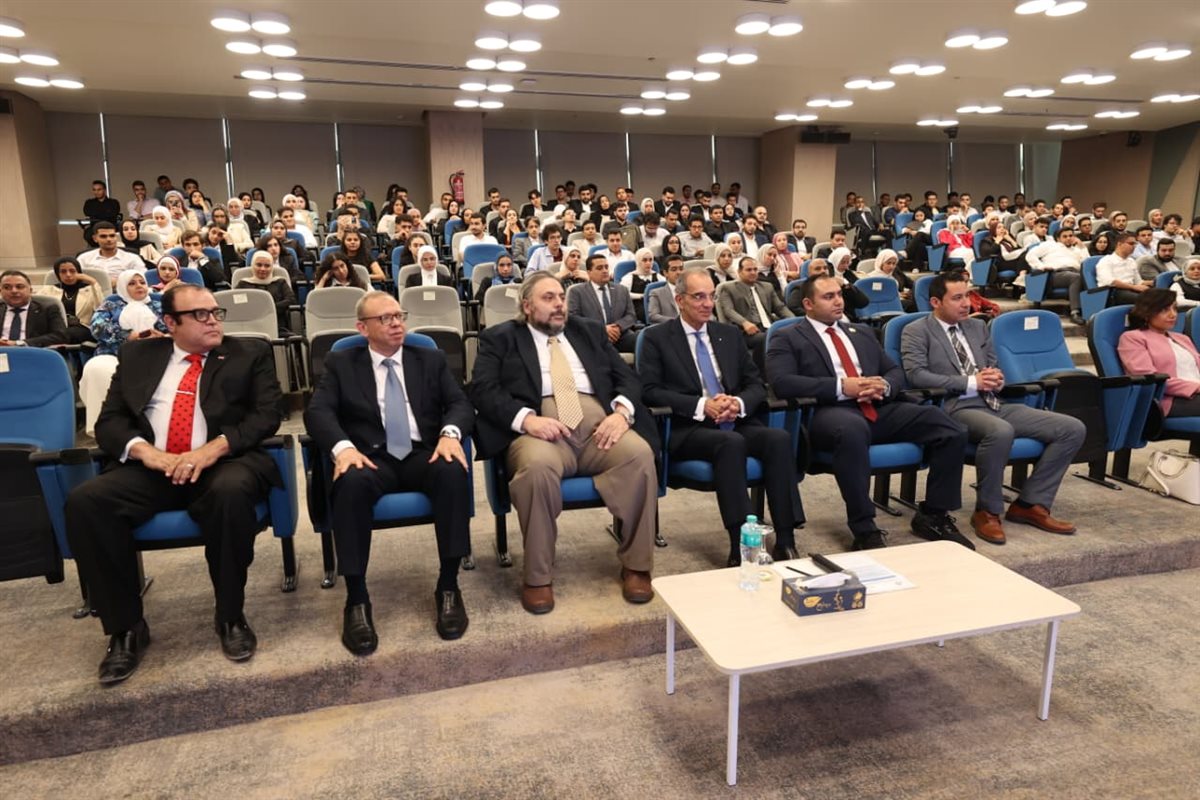 عمرو طلعت وزير الاتصالات وتكنولوجيا المعلومات&nbsp;
