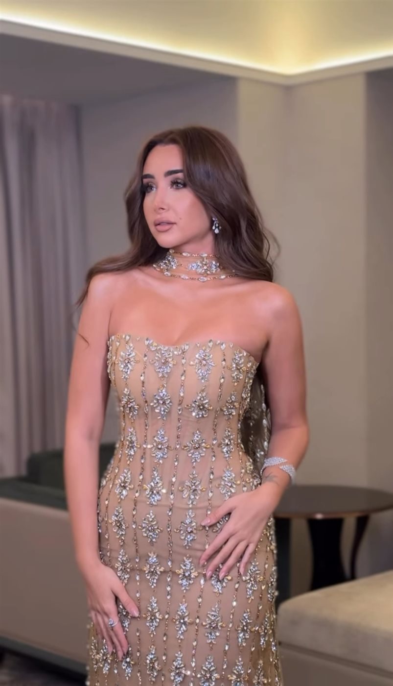 <strong>هنا الزاهد</strong>