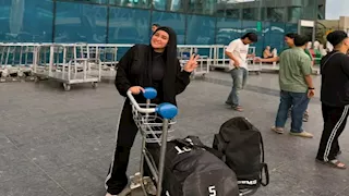 أرملة شيكا أثناء السفر