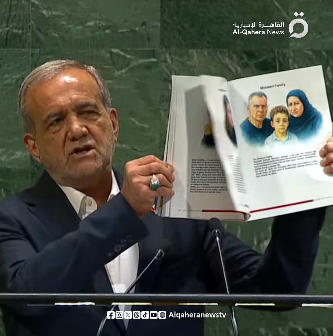 <strong>الرئيس الإيراني يعرض صور ضحايا العدوان الإسرائيلي&nbsp;</strong>