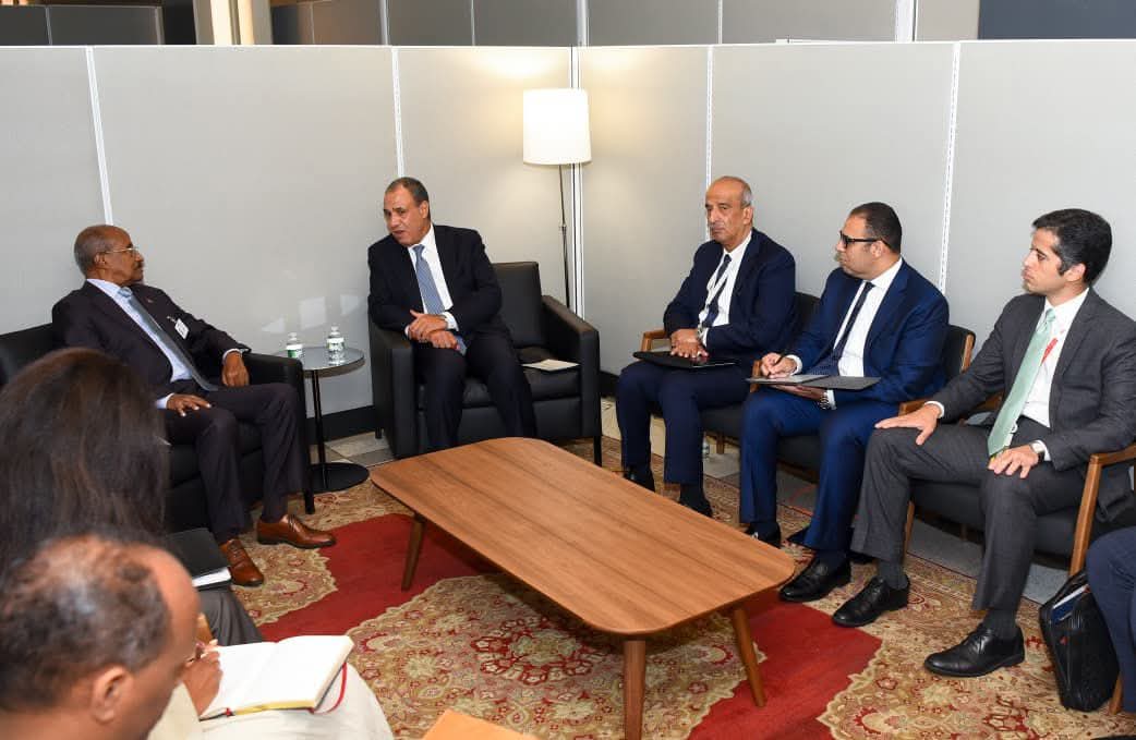 وزير الخارجية مع نظيره الإريتري