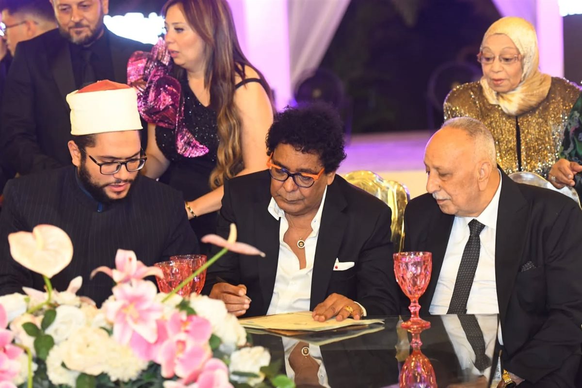 <strong>حفل زفاف ابنة شقيقة محمد منير</strong>