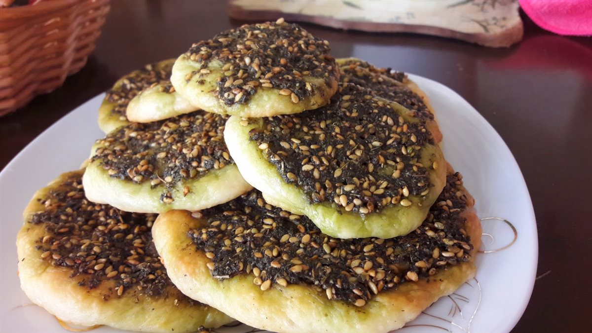 مكونات وطريقة تحضير المناقيش بالزعتر في المنزل&nbsp;