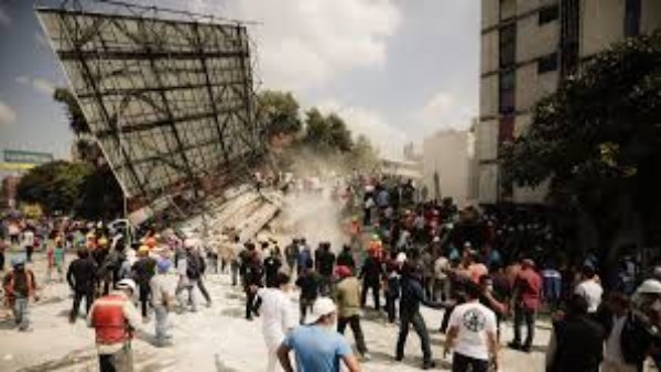<strong>مصرع طالب وإصابة 98 جراء انهيار مدرسة بإندونيسيا</strong>