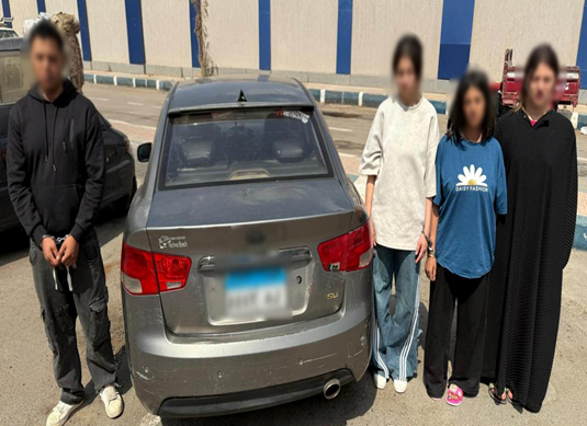 <strong>بعد تصوير فيديو خادش على الطريق.. ضبط شخص و3 سيدات في الجيزة </strong>