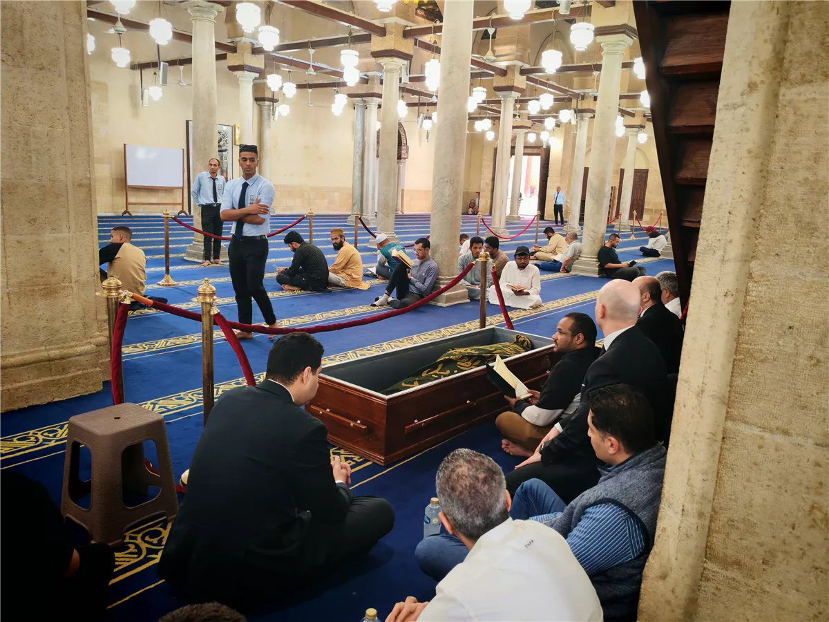 صورة كفن الدكتور أحمد عمر هاشم