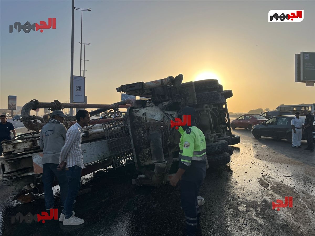 انقلاب سيارة نقل والاصطدام بأتوبيس مدرسة سان چون بالقاهرة الجديدة