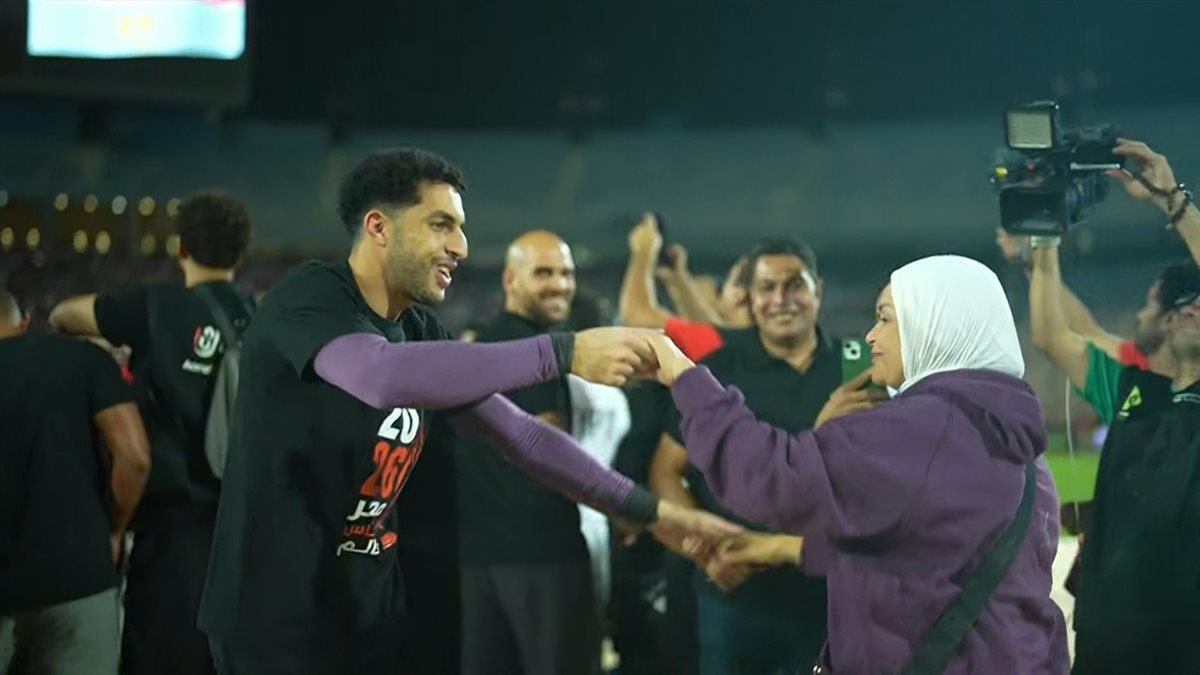 مصطفى شوبير ووالدته 
