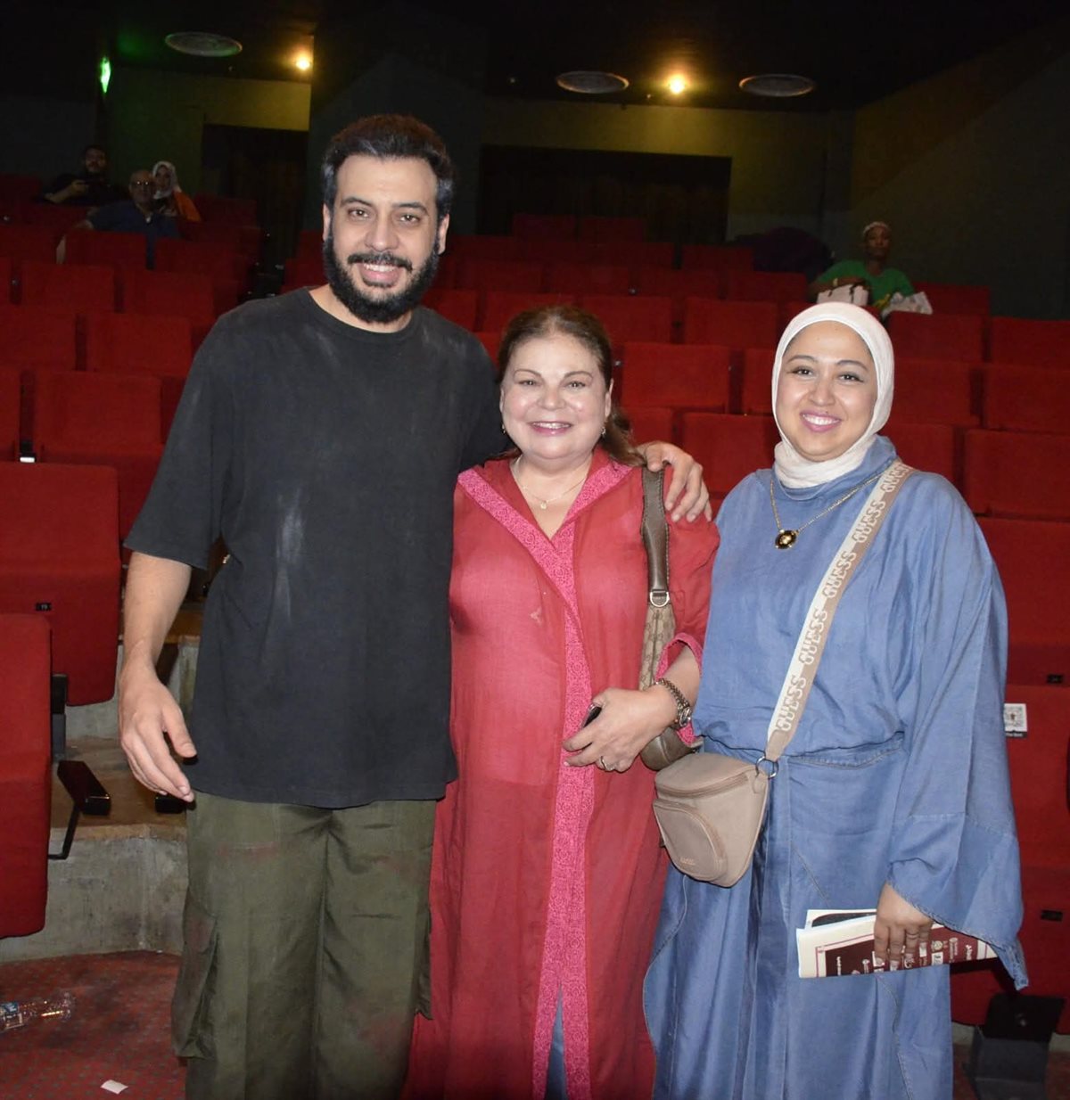 <strong>ماجدة زكي مع أبنها المخرج أحمد أبو رية</strong>