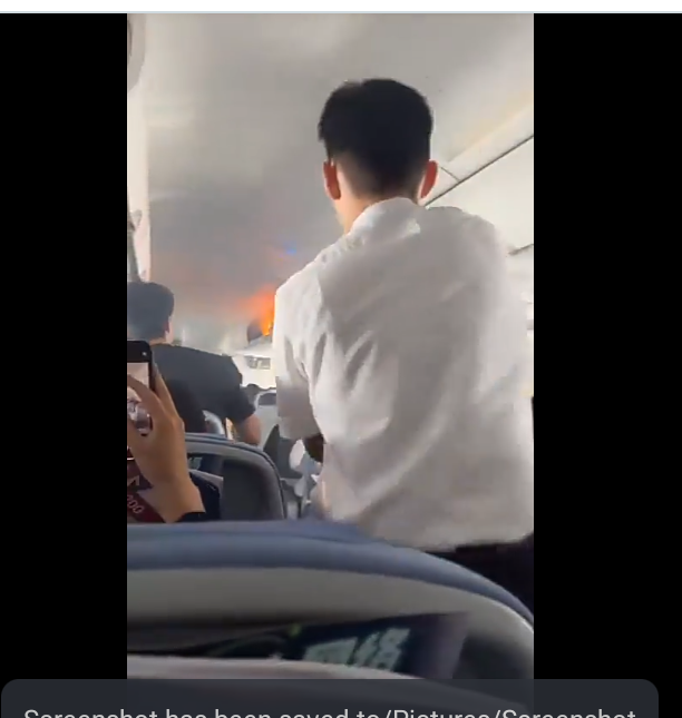 حريق على متن طائرة صينية يجبرها على الهبوط الاضطراري بسبب بطارية ليثيوم