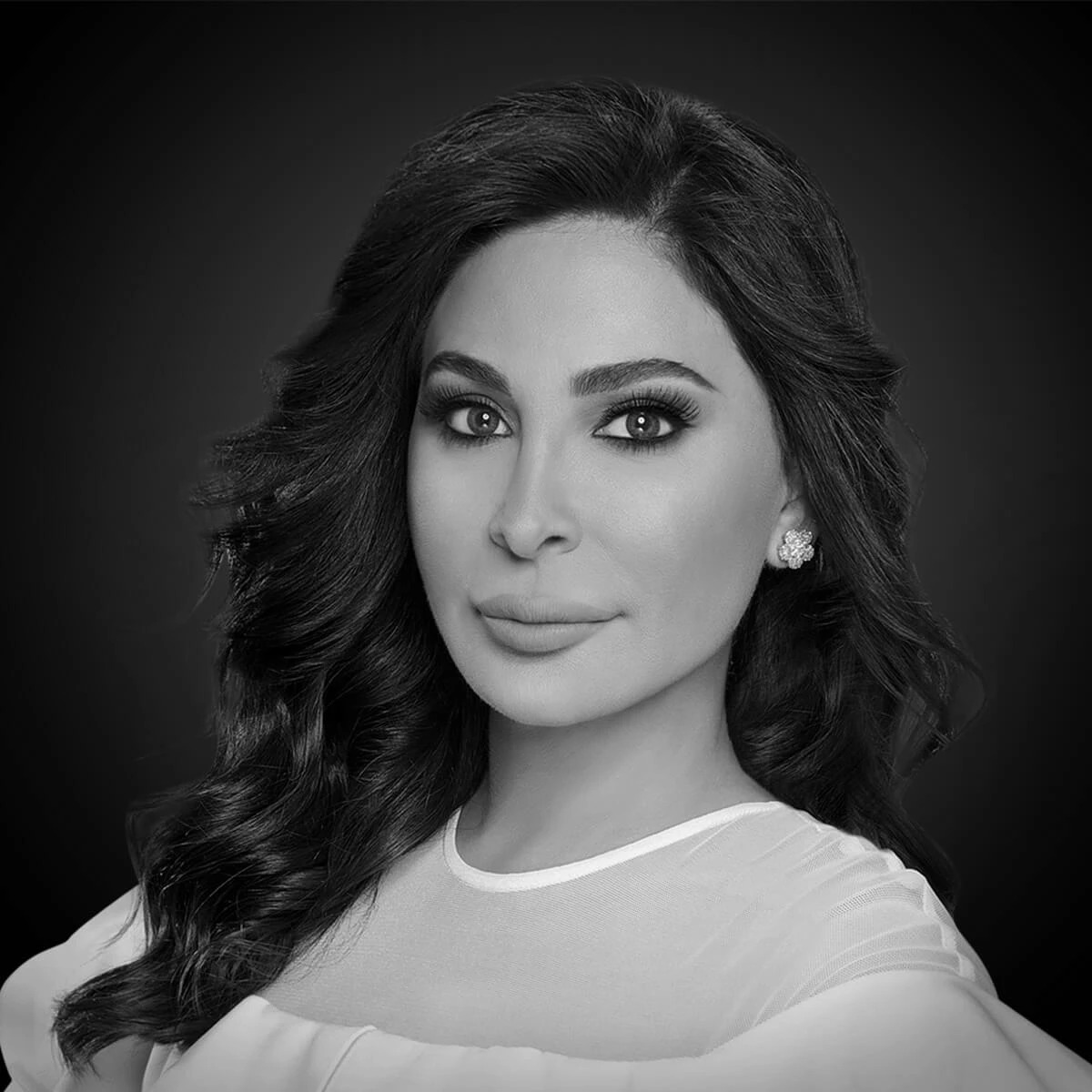 <strong>إليسا</strong>