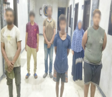 عدد من المتهمين و بصحبتهم أطفال