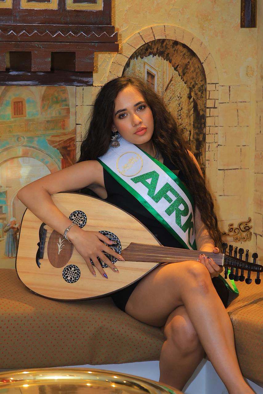 <strong>ملكات جمال العرب</strong>