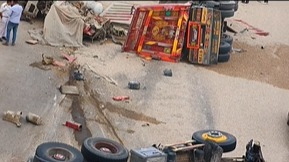 &nbsp;حادث تصادم على طريق الأوتوستراد يسفر عن إصابات وإغلاق جزئي للطرق