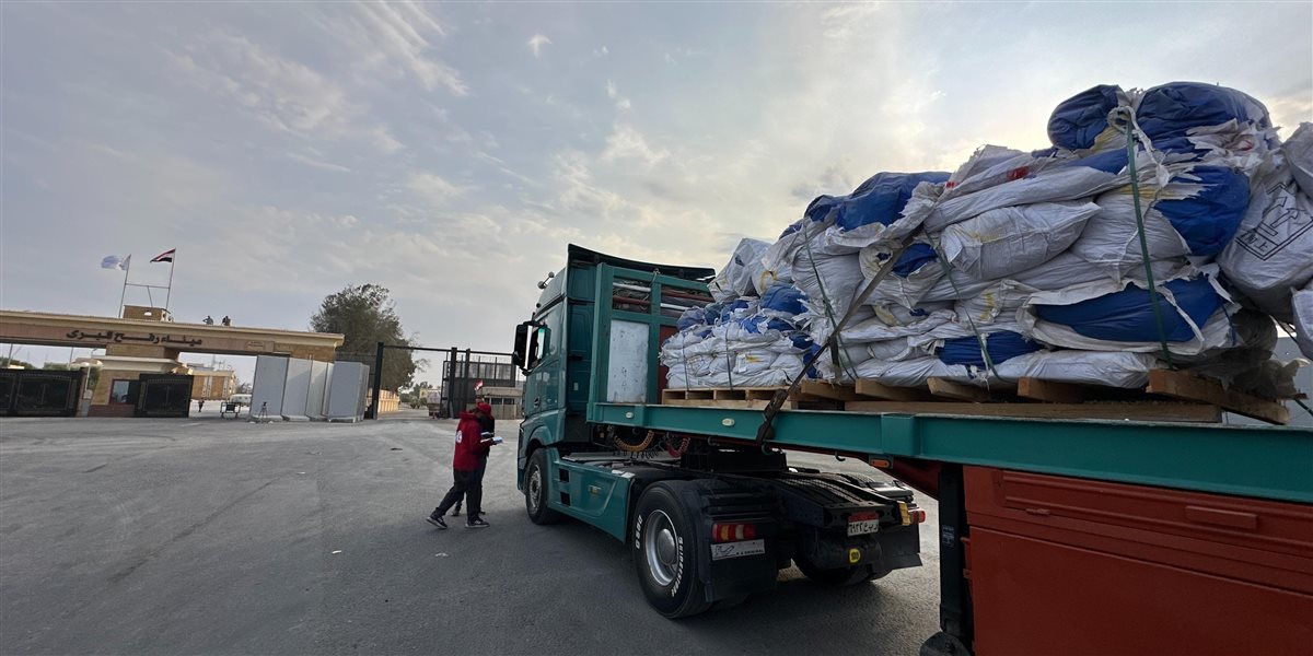 مساعدات الهلال الأحمر المرسلة لغزة