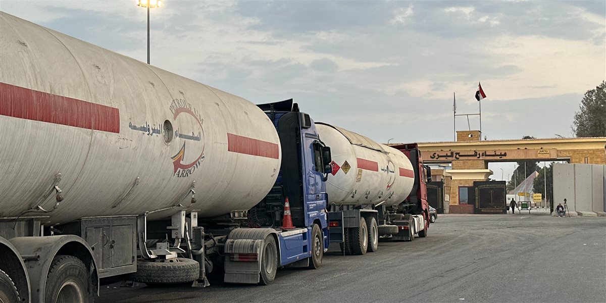 مساعدات الهلال الأحمر المرسلة لغزة