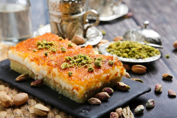بسبوسة بالقشطة