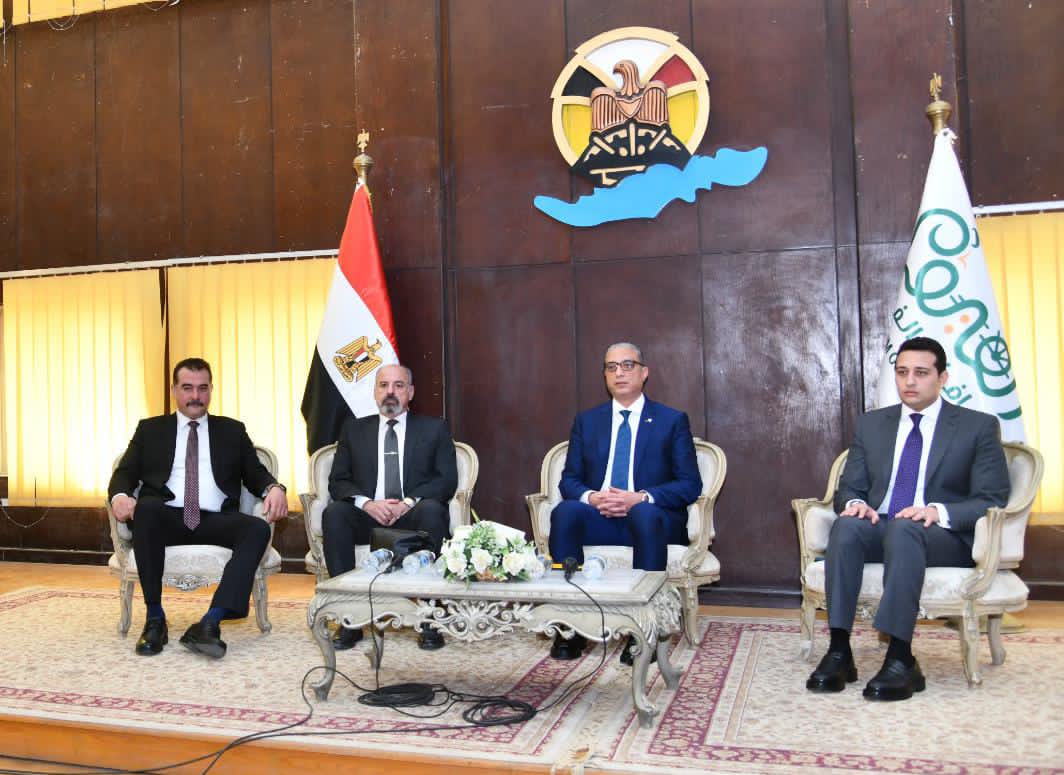 محافظ الفيوم ورئيس هيئة الرقابة الادارية بالفيوم &nbsp;اثناء اللقاء