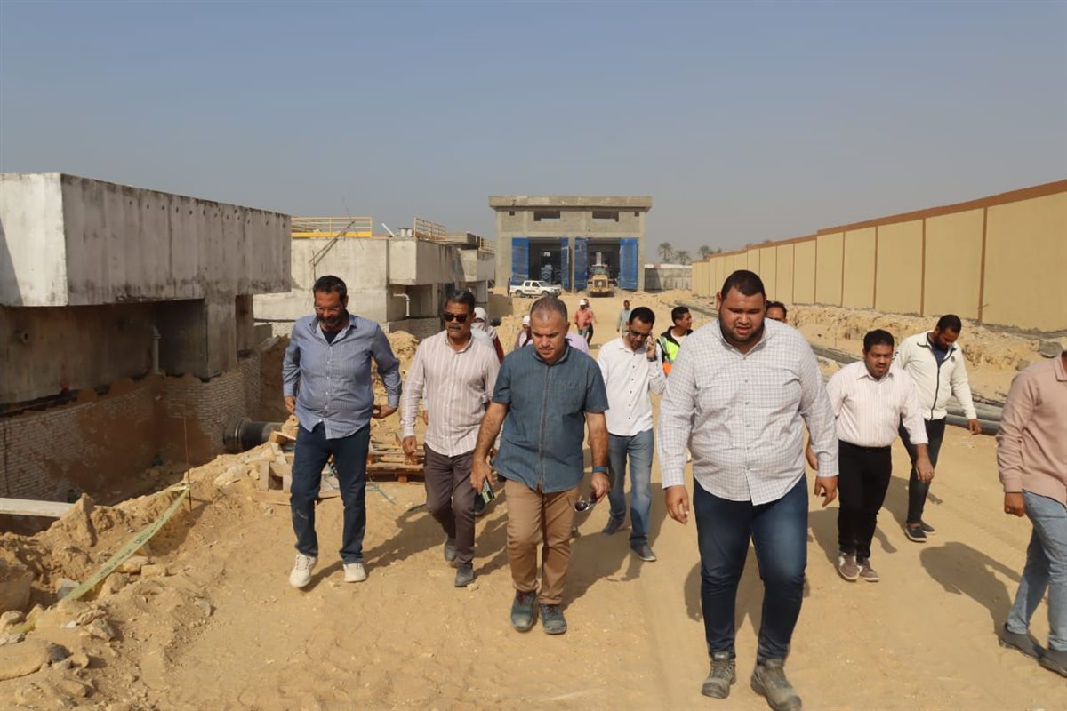 أثناء زيارة الوفد الطلابى