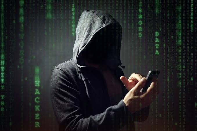 تطبيقات تتجسس عليك