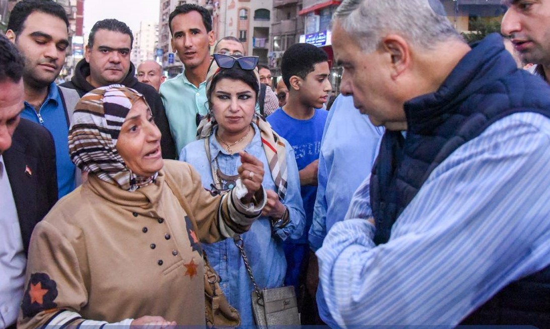 المحافظ يستمع للمواطنين