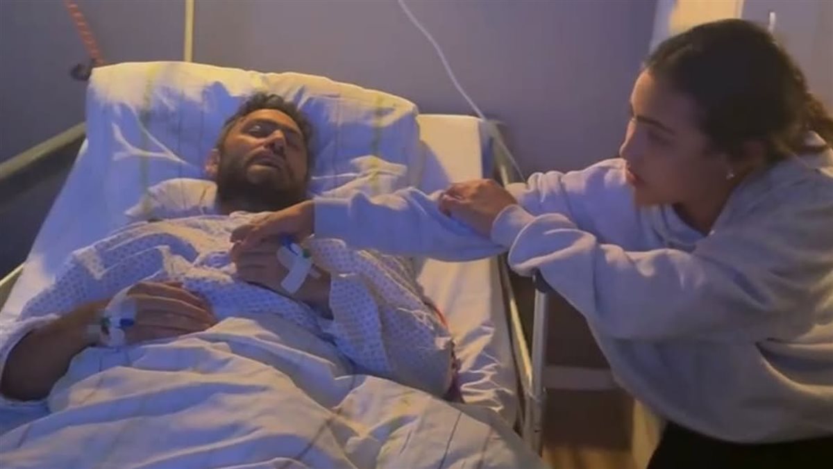 <strong>تامر حسني</strong>