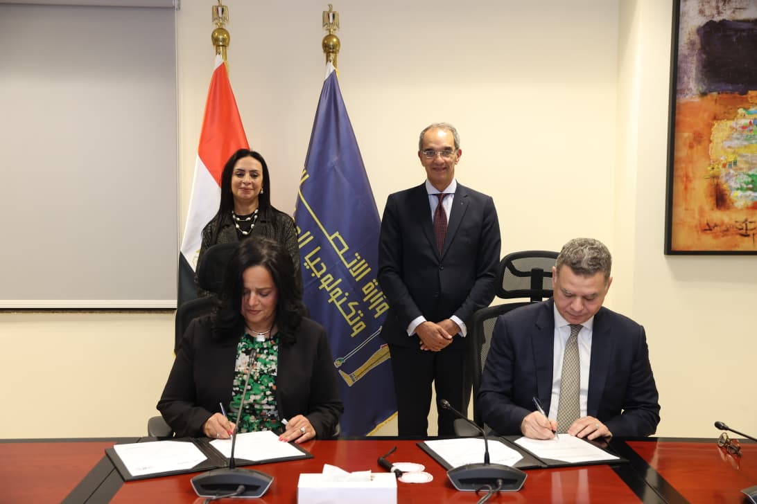 وزير الاتصالات ووزيرة التضامن الاجتماعي
