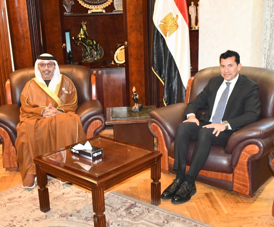 <strong>وزير الشباب والرياضة</strong>