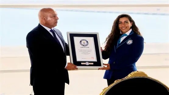 وزير النقل كامل الوزير يتسلم درع موسوعة جينيس