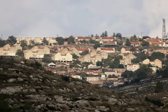 <i>مستوطنات إسرائيلية على الأراضي الفلسطينية في الضفة المحتلة</i><br>