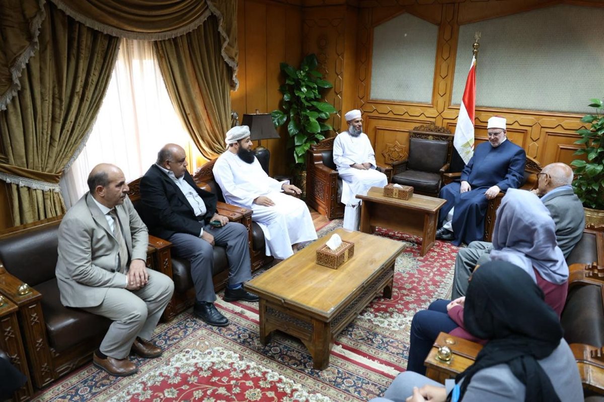 <strong>الوفد العماني في الأزهر </strong>