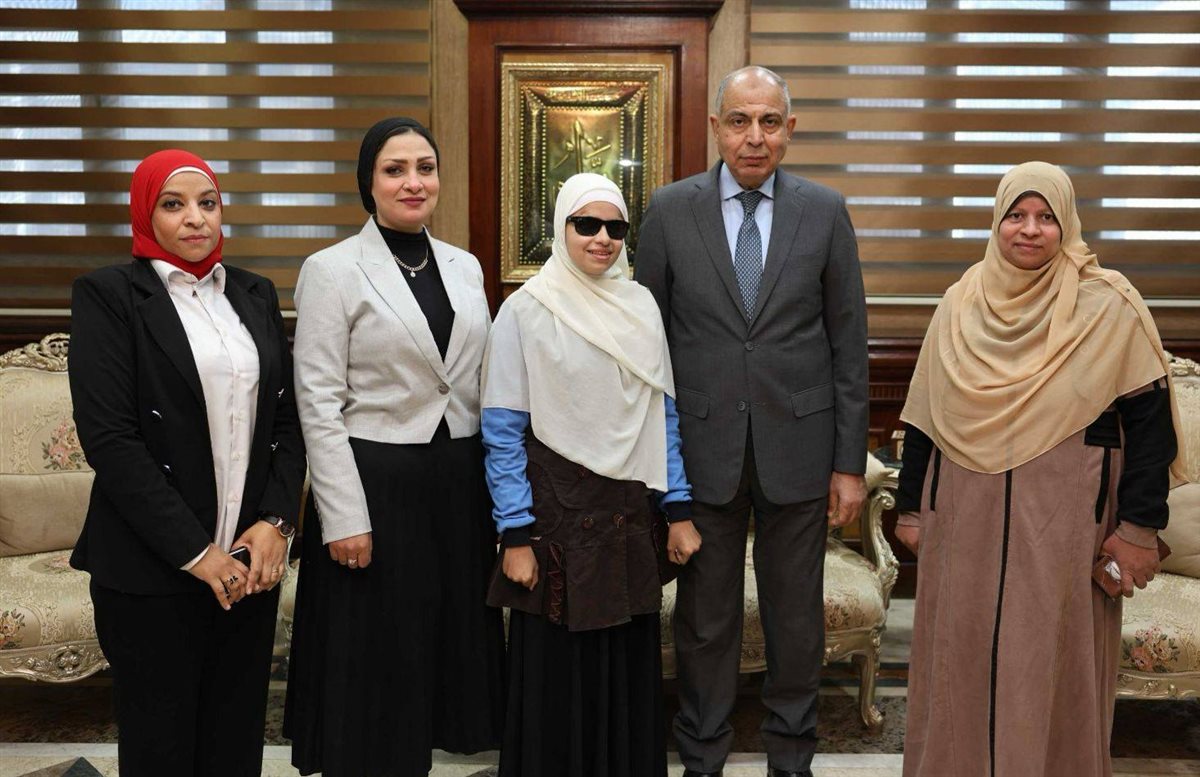 الطالبة «فاطمة» ابنة مدرسة النور للمكفوفين