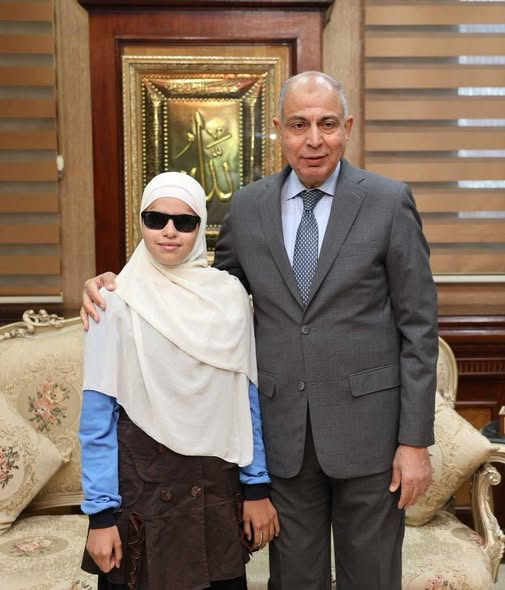 الطالبة «فاطمة» ابنة مدرسة النور للمكفوفين