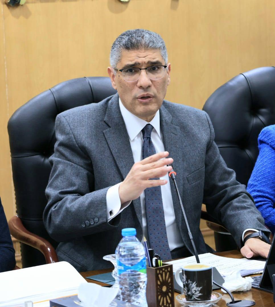 <strong>محافظ الجيزة يشدد على التواجد الميداني في احتفالات عيد الميلاد</strong>