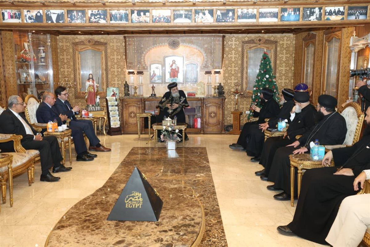 البابا تواضروس يستقبل وزير الثقافة بالكاتدرائية المرقسية لتهنئته بعيد الميلاد المجيد