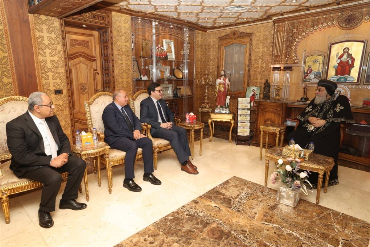 البابا تواضروس يستقبل وزير الثقافة بالكاتدرائية المرقسية لتهنئته بعيد الميلاد المجيد