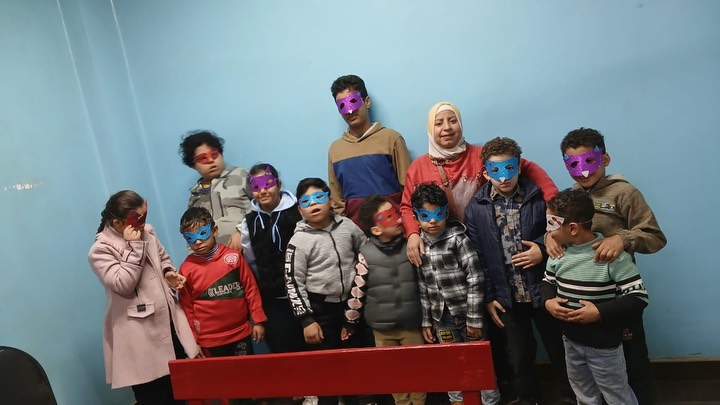 <strong> تدريبات عملية على القص والتشكيل</strong>