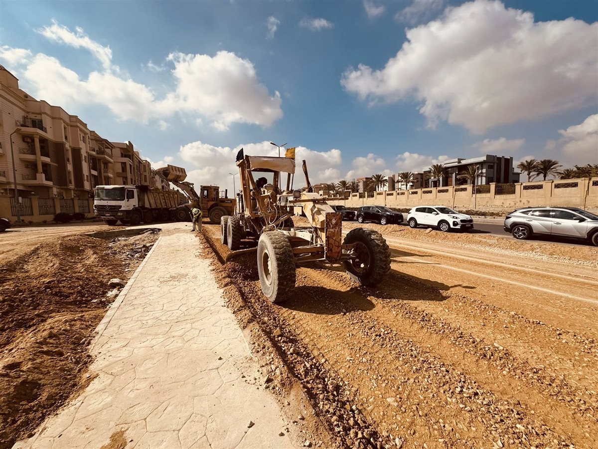 <strong>&nbsp;القاهرة الجديدة تشهد طفرة في قطاع الطرق</strong>