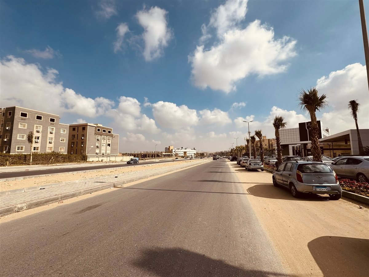 <strong>&nbsp;القاهرة الجديدة تشهد طفرة في قطاع الطرق</strong>