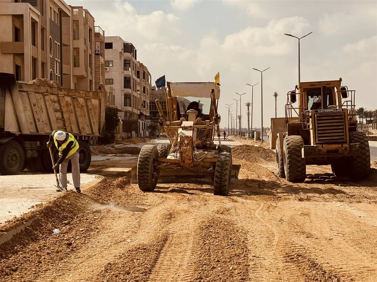 <strong>&nbsp;القاهرة الجديدة تشهد طفرة في قطاع الطرق</strong>