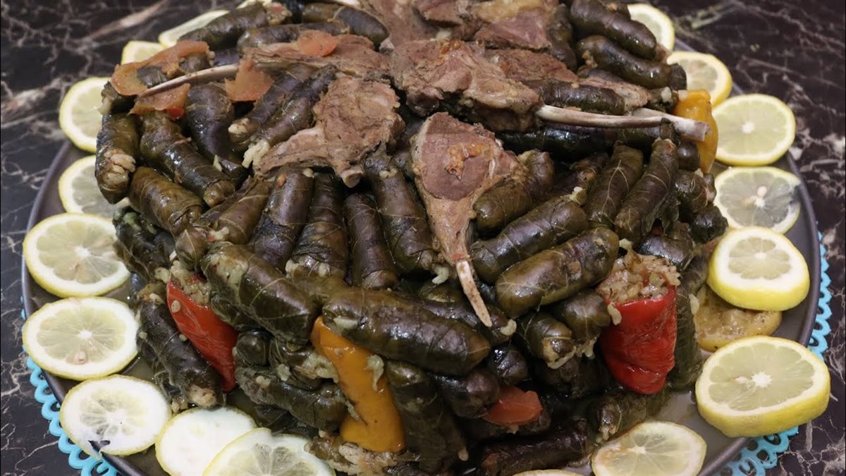 <strong>&nbsp;محشي ورق العنب بالريش الضاني</strong>