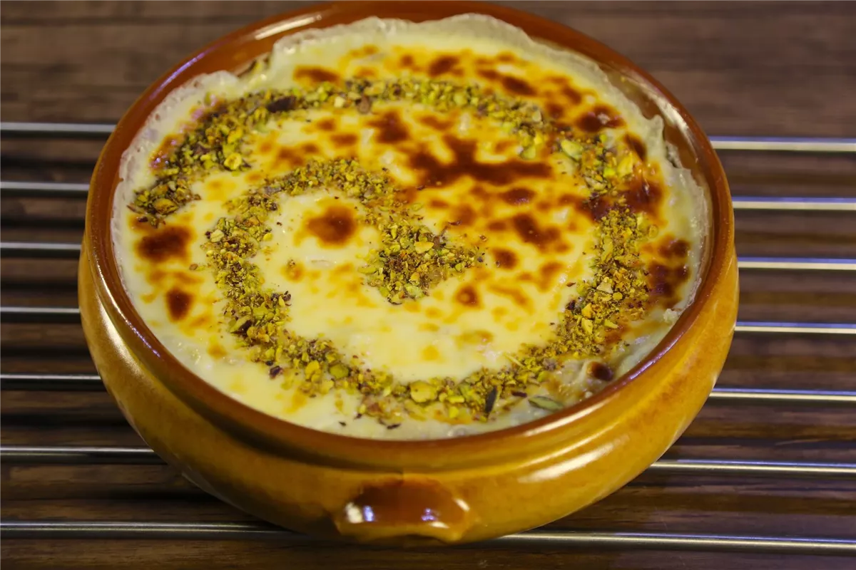 <strong>طاجن أم علي&nbsp;</strong>