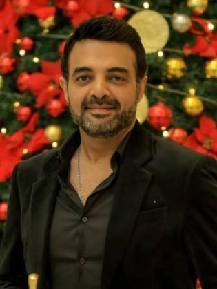 <strong>عمرو محمود ياسين</strong>