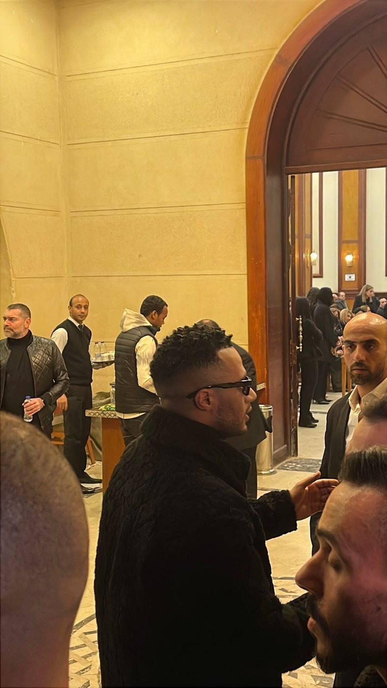 <strong>عزاء شقيق الفنانة زينة</strong>