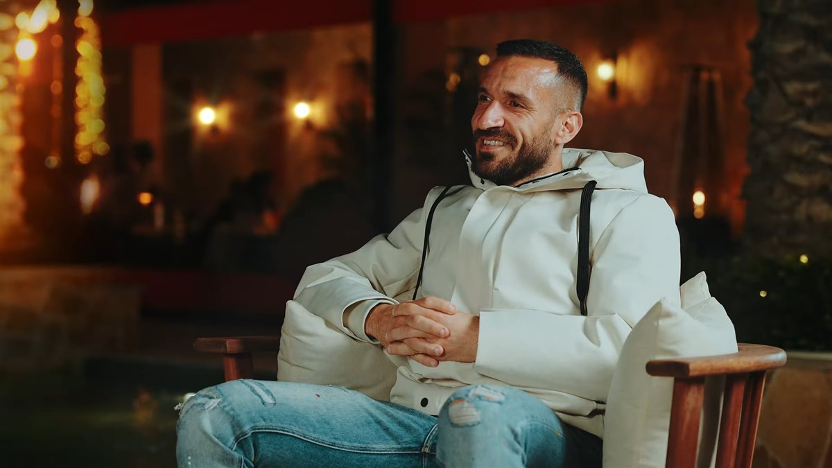 علي معلول لاعب الأهلي السابق