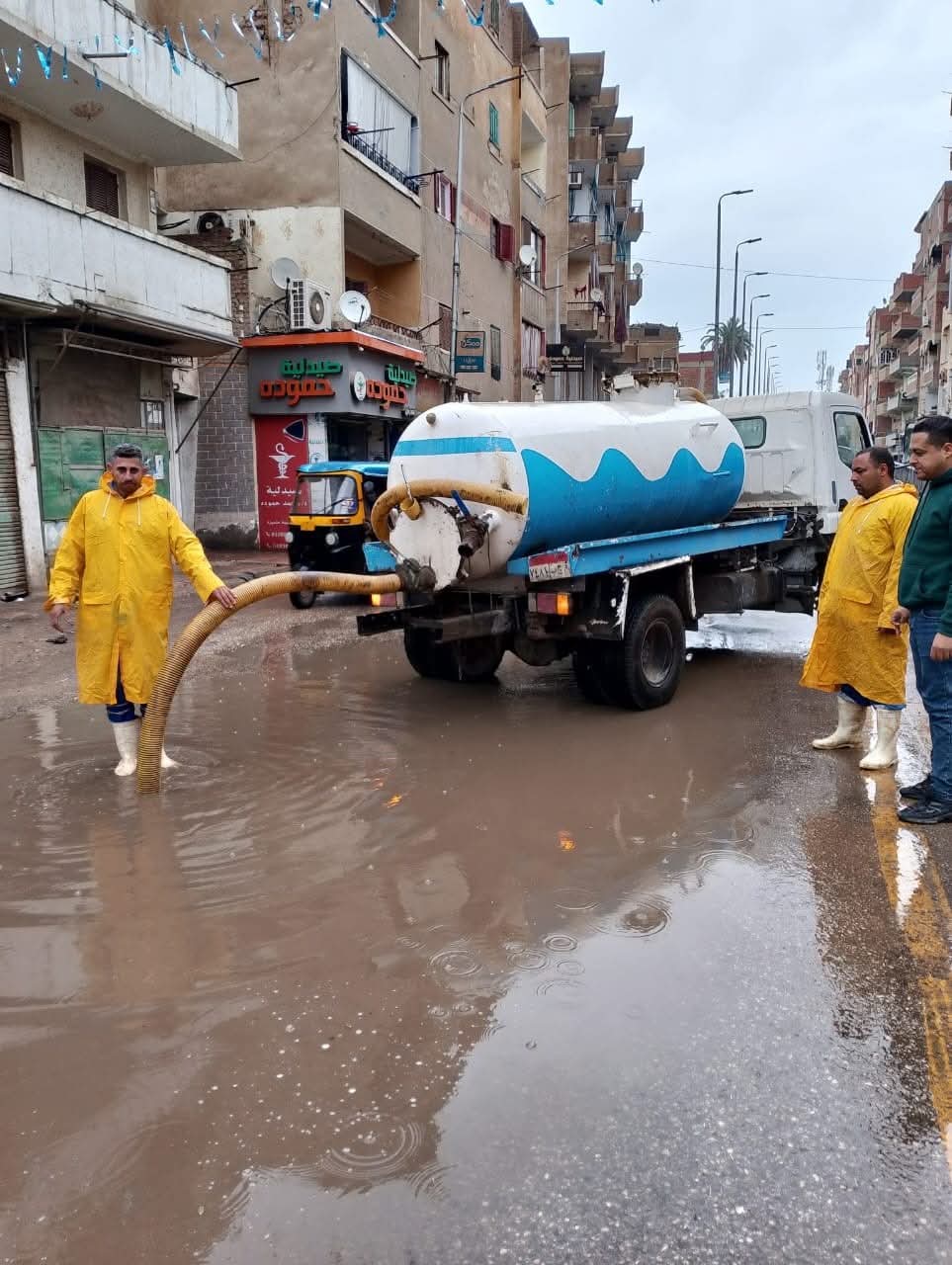 صور من التعامل مع موجة الطقس السيء