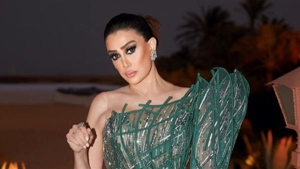 <strong>غادة عبد الرازق</strong>