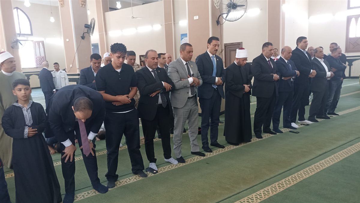 <strong> الدكتور أسامة الأزهري وزير الأوقاف والدكتور حسام الدين فوزي والنائب محمد رزق عضو مجلس الشيوخ</strong>