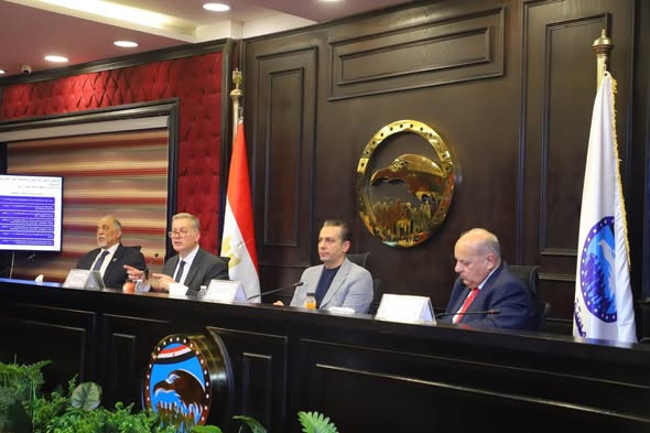 النائب أحمد عبد الجواد خلال لقاء وزير البترول