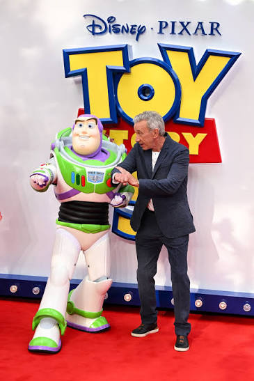 <strong>Toy Story 5</strong>